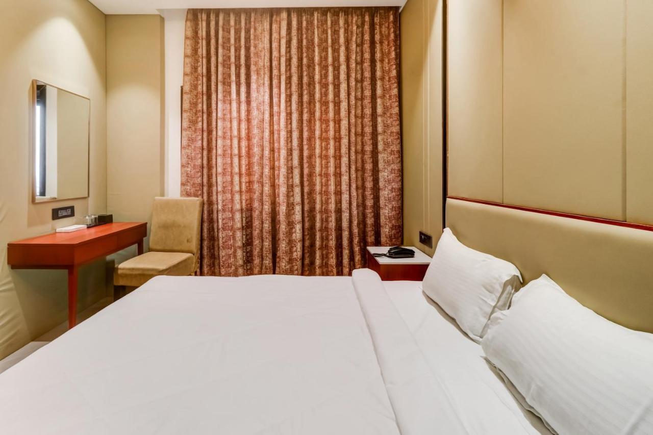 Oyo Townhouse 785 Sree Vinayaka Grand Hotell Anantapur Exteriör bild