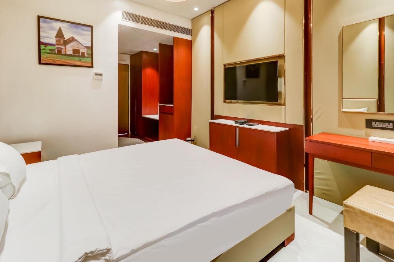 Oyo Townhouse 785 Sree Vinayaka Grand Hotell Anantapur Exteriör bild