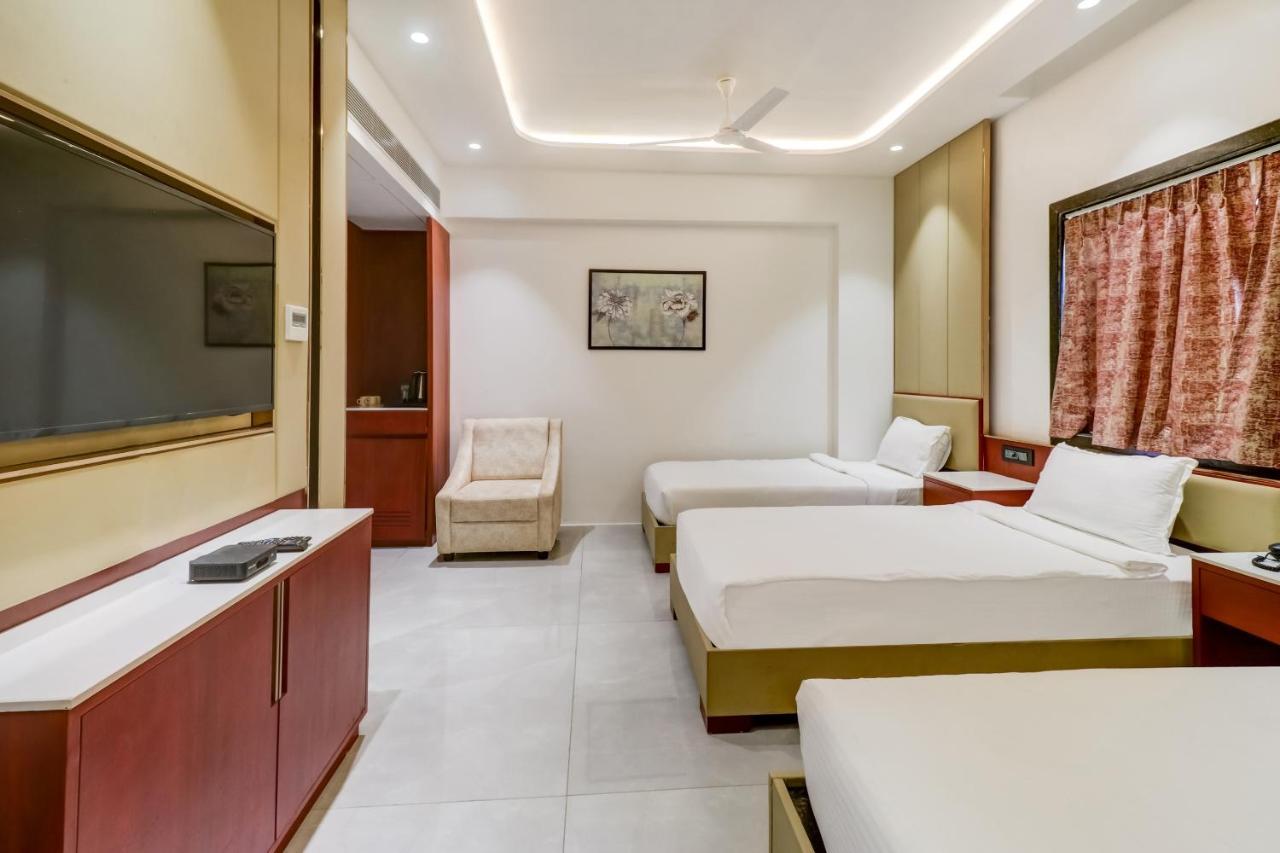 Oyo Townhouse 785 Sree Vinayaka Grand Hotell Anantapur Exteriör bild