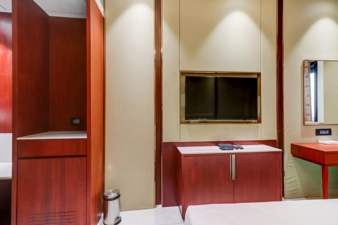 Oyo Townhouse 785 Sree Vinayaka Grand Hotell Anantapur Exteriör bild